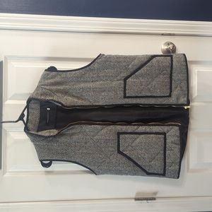 Houndstooth print White and Black Vest Medium Merokeety